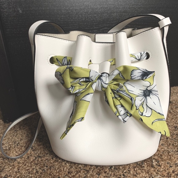 Handbag - Picture 1 of 5